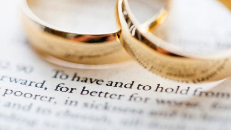 結婚誓詞怎麼寫？這10句超爆笑又感人的誓詞讓婚禮變成全場笑爆點！